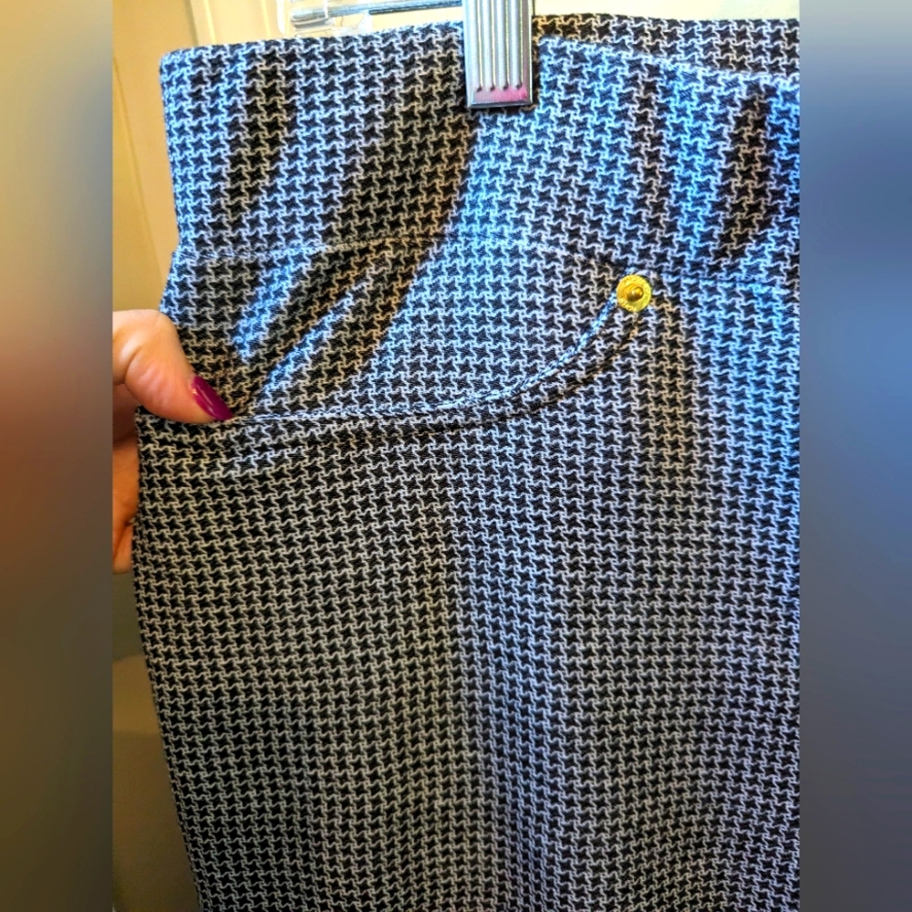 Stretchy soft leggings with pockets